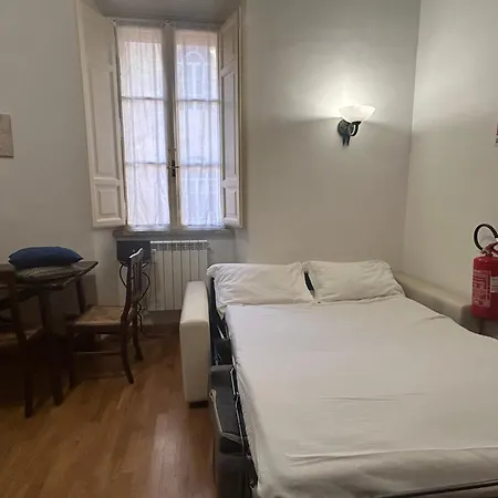 San Vitale 18 By Ghor * רומא