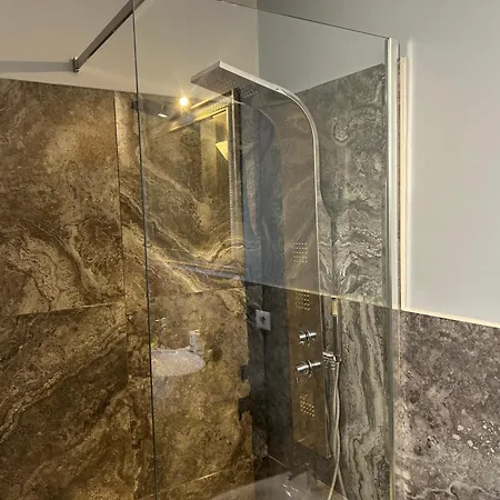 San Vitale 18 By Ghor רומא