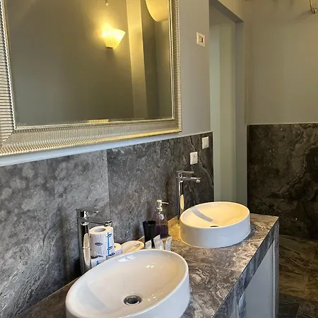 San Vitale 18 By Ghor * רומא