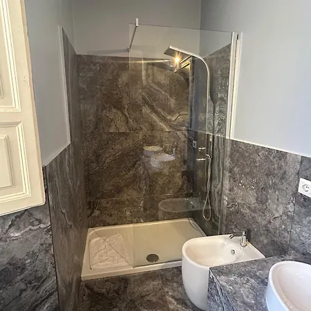 San Vitale 18 By Ghor * רומא