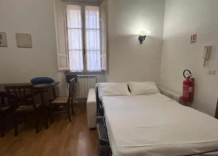 San Vitale 18 By Ghor * רומא