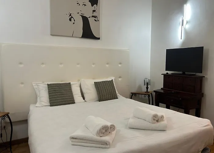 San Vitale 18 By Ghor דירה *