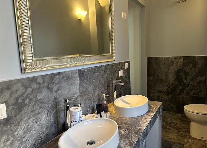 San Vitale 18 By Ghor * רומא